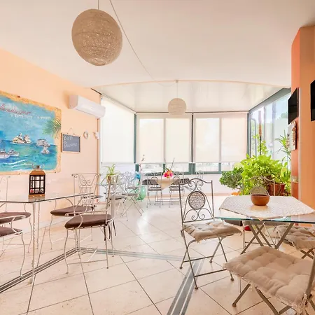 Paradise Bed and Breakfast 3*